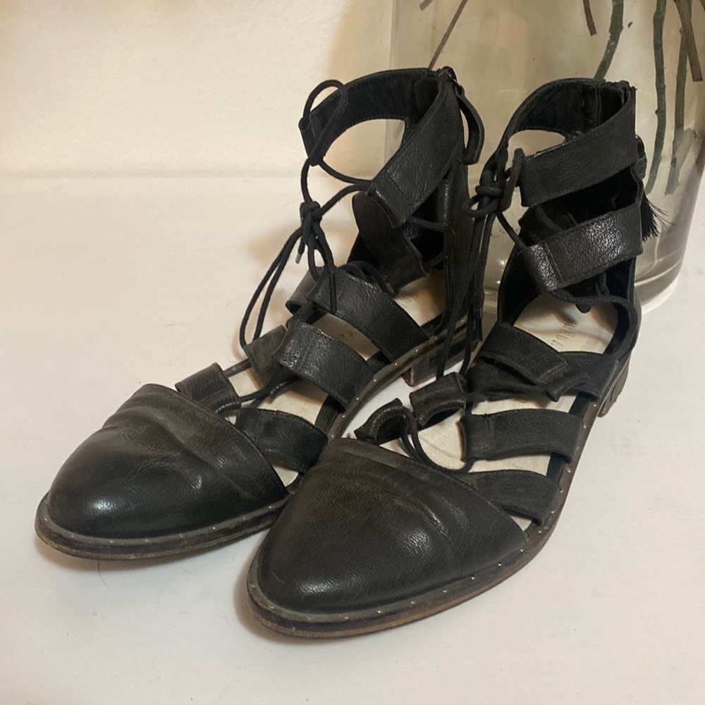 Freda Salvador black gladiator sandals (sz 8.5)